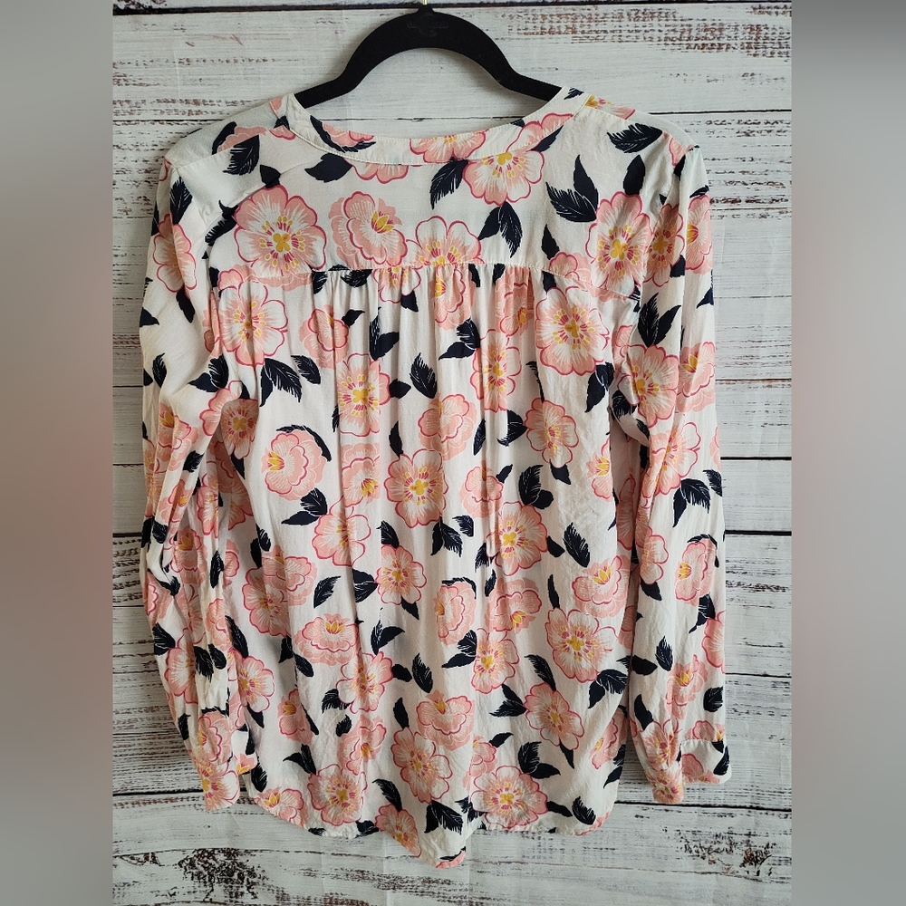 Loft Outlet Longsleve Floral White quarter Button-down M( color Transfer spot) - Picture 3 of 4